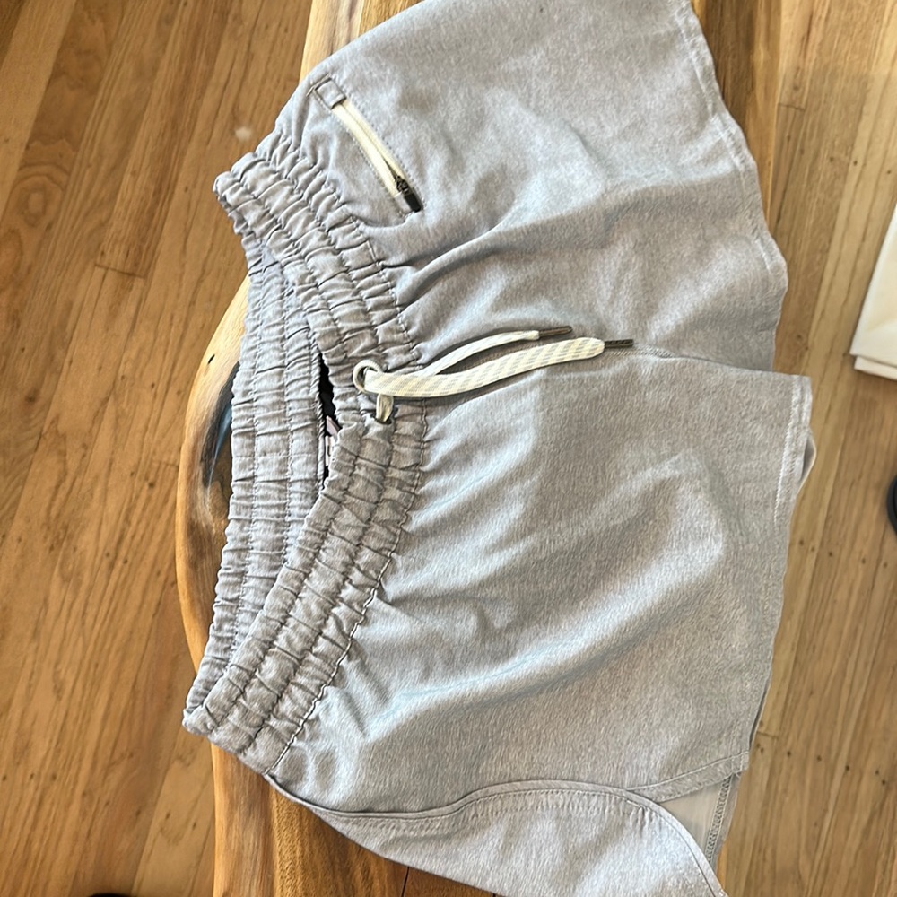 Vuori activewear shorts excellent condition size small - Clementine 2.0?